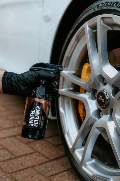 Очиститель дисков от металлических загрязнений Gyeon Q&sup2;M Iron WheelCleaner REDEFINED 500 мл 8809432677949 фото